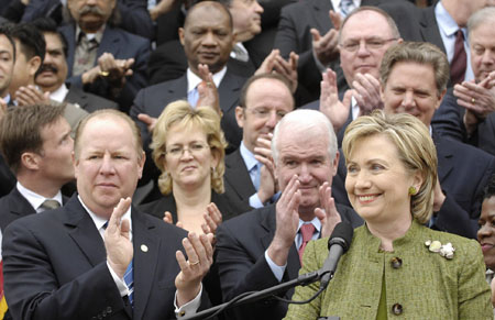 希拉里刷新美政壇籌款紀(jì)錄3個(gè)月攬3600萬(wàn)<br>