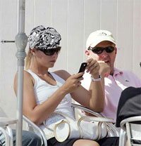 “鋼筆”讓位于“發(fā)短信”?