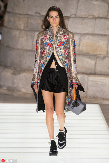 2018年時(shí)尚界刮起“中國(guó)風(fēng)”（組圖）