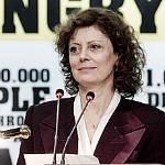 Actress Susan Sarandon addresses the Plenary following her nomination as FAO Goodwill Ambassador by FAO Director-General Jacques Diouf at the World Food Day Ceremony in Rome, Italy. (October 2010) Actress combines art and activism