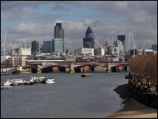 英國軍警舉行奧運安保預(yù)演