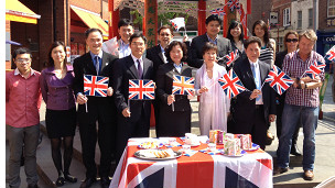 倫敦華埠辦街頭派對慶祝鉆禧