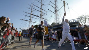 格林尼治啟動(dòng)奧運(yùn)火炬?zhèn)惗貍鬟f