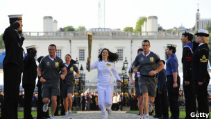 格林尼治啟動(dòng)奧運(yùn)火炬?zhèn)惗貍鬟f