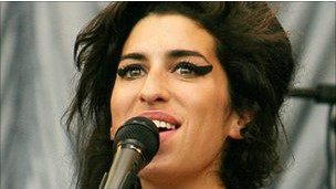 研究：獨(dú)唱明星為何更易早逝？