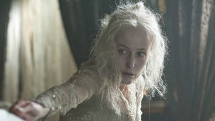 《X檔案》女主演成狄更斯雕像保護人