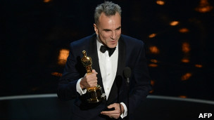 英國(guó)影帝戴-劉易斯三摘奧斯卡桂冠