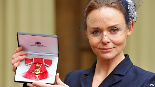 時(shí)尚寵兒麥卡特尼獲女王授勛