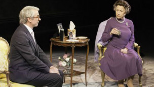 演出受擾 “女王”米倫訓(xùn)斥游行者