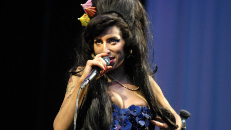 英女歌手懷恩豪斯生平在倫敦展出