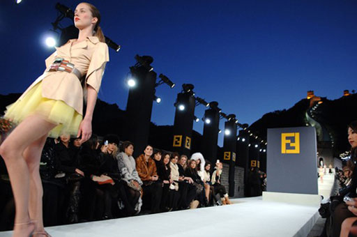 倫敦時尚：T臺百變“秀”當(dāng)頭
