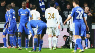 藍軍大將踢球童染紅 事后道歉