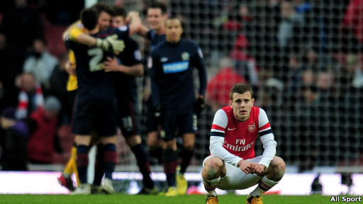 一記耳光見證危機 一道陰影凸顯差距