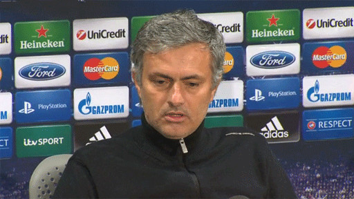 曼聯(lián)歐冠止步 爭(zhēng)議染紅引各方爭(zhēng)論