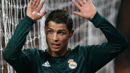 曼聯(lián)歐冠止步 爭(zhēng)議染紅引各方爭(zhēng)論