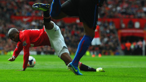 水晶宮隊(duì)抗議 要求罰下假摔球員