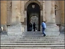 劍橋大學(xué)盡是“風(fēng)流才子”？