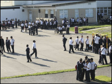 近半數(shù)英國家長(zhǎng)支持體罰