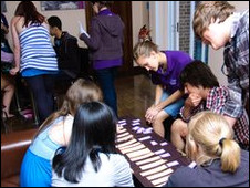 暑期班“有助貧困生上大學(xué)”