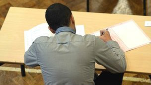 英國考試出錯(cuò) 考卷獲加分更正