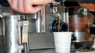 咖啡風(fēng)盛行 大學(xué)酒吧關(guān)門(mén)