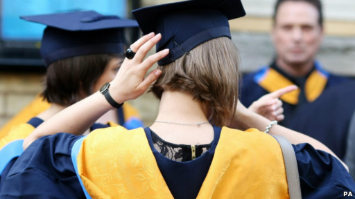 英國學生要想省錢就去國外讀書