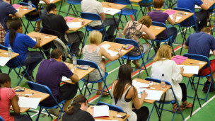 英國(guó)政府放松大學(xué)招生名額限制