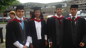 海外學(xué)生人數(shù)劇減 大學(xué)校長(zhǎng)批政府