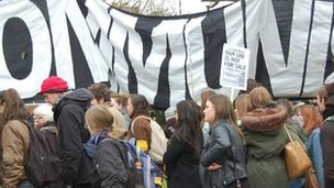 薩塞克斯大學(xué)示威者被驅(qū)逐