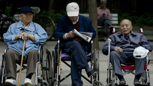 留英解析:“英飄”父母養(yǎng)老陷囧境