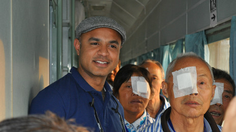 留英訪談:英國(guó)眼科教授在華參與慈善項(xiàng)目