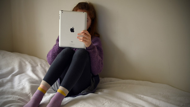 英國許多少年曾“涉網(wǎng)上風(fēng)險活動”