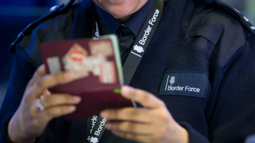 留英解析:英國(guó)大選后移民政策或?qū)⒋笞? style=