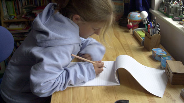 校長:女生應少考試 多探索生活愛情