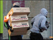 What Makes People Loot? 為什么會有人打劫呢？