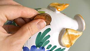 Is money child's play? 要從小學(xué)理財嗎？