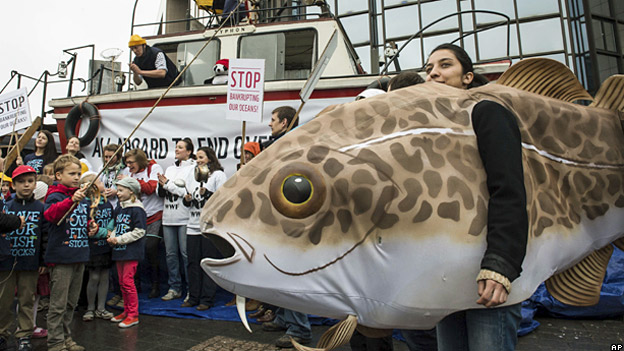 Plenty more fish in the sea 天涯何處無芳草