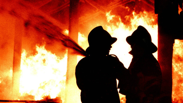 Putting out fires 滅火救場(chǎng)