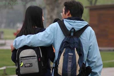 勇?lián)屝@愛情末班車 九成青年贊成女生