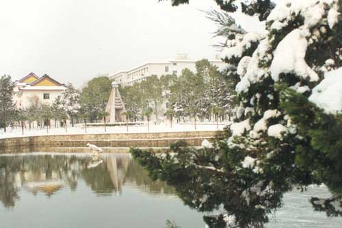 華中科大疑虛假宣傳續(xù):校方稱未承諾保證錄取