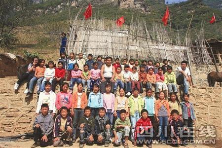 懸崖鑿出上學路