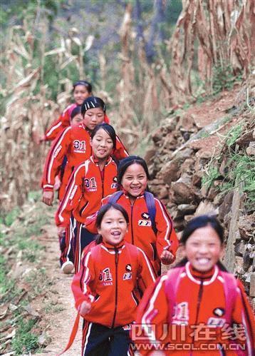 懸崖鑿出上學路