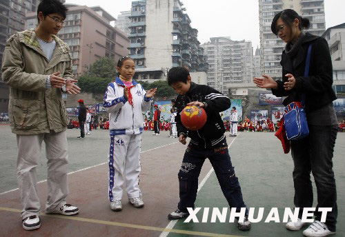 手拉手，我們做朋友