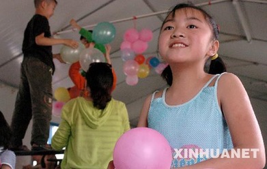 兒童節(jié) 板房教室結彩忙