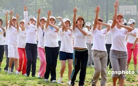 北京十萬學(xué)生開始國慶游行慶典訓(xùn)練