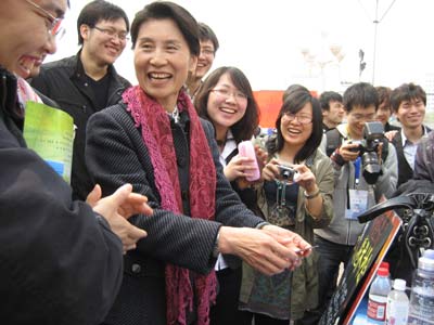 對外經(jīng)貿(mào)大學(xué)第13屆社團(tuán)文化節(jié)開幕