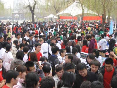 對(duì)外經(jīng)貿(mào)大學(xué)第13屆社團(tuán)文化節(jié)開幕