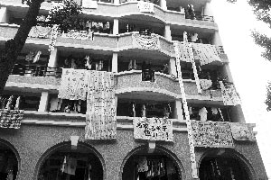 畢業(yè)生“語(yǔ)錄床單”風(fēng)靡北航 再見(jiàn)后會(huì)有妻