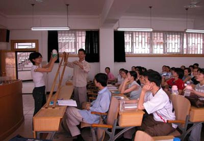 名校研究生棄學(xué)“洗具”or“杯具”？