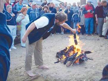 超囧的美國習(xí)俗：燒襪子迎春天